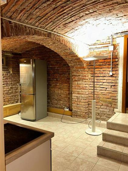 Casa 10 camere, 6 dormitoare, 5 bai zona Turnisor