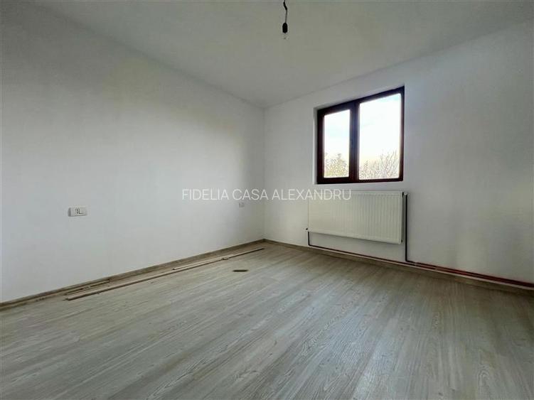 Vila cu 3 camere, 500mp teren, de vanzare in Voinesti - 4