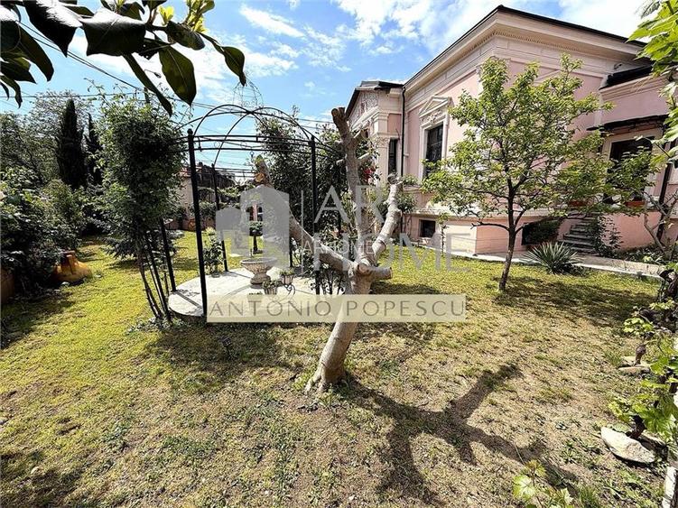 Casa 11 camere D+P,cu o arhitectura deosebita, ultracentral, Ploiesti. - 29