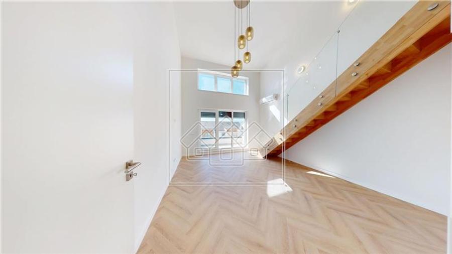 Penthouse cu 4 camere si balcon - 2 bai, intabulat