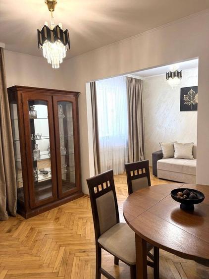 Apartament deosebit cu 2 camere (reconfigurat din 3 camere) – Zona Centrală