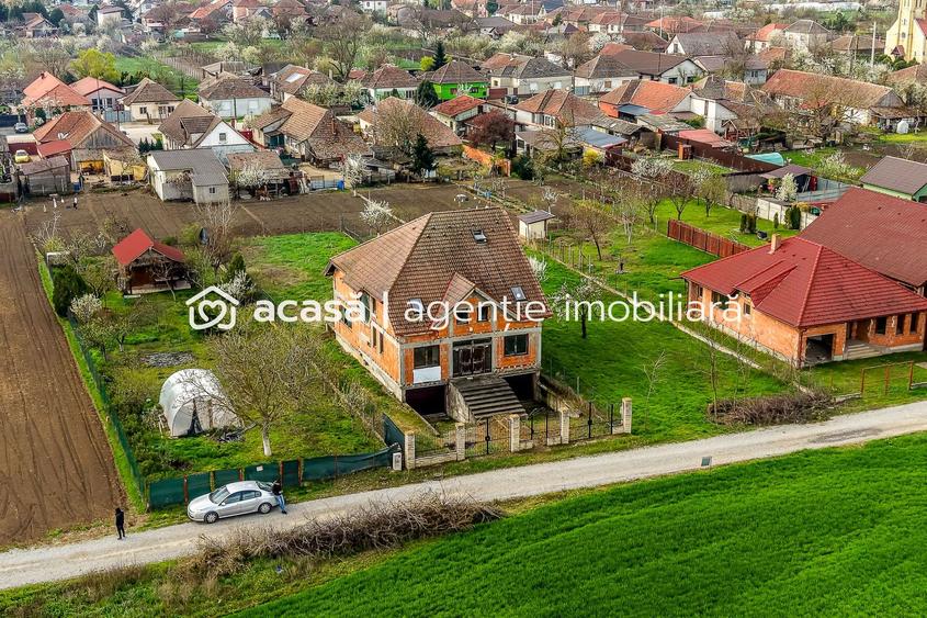 PRET NOU! Casă 6 camere - la roșu - Zimandcuz, Arad – COMISION 0