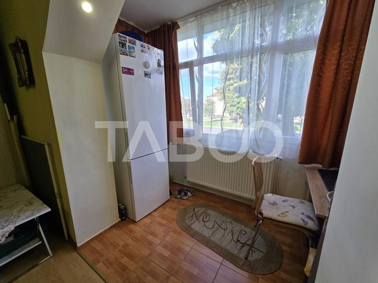 Garsoniera decomandata de vanzare 27 mpu mobilata in Terezian Sibiu