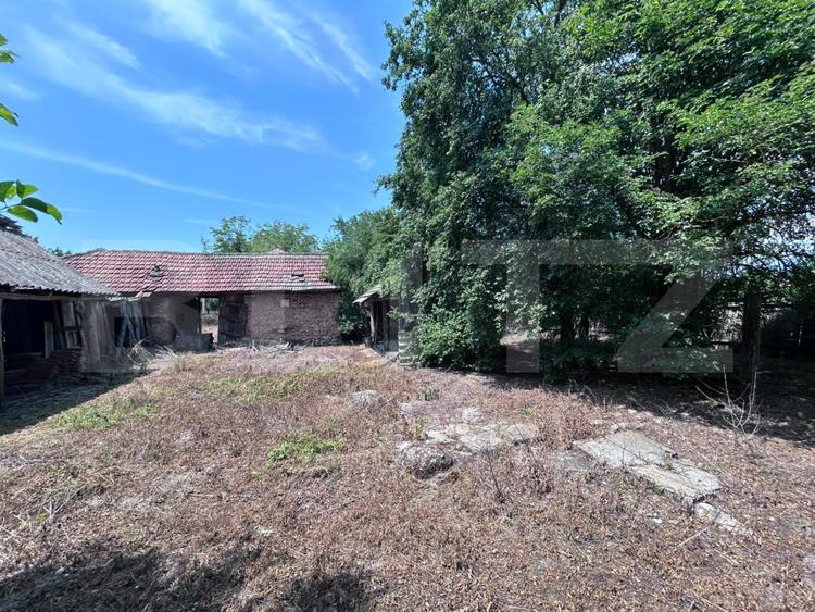 Casa si Teren - 6870 mp, Comuna Arcani