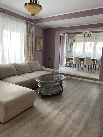 Apartament cu priveliste spectaculoasa catre lac, complet mobilat si utilat!!!