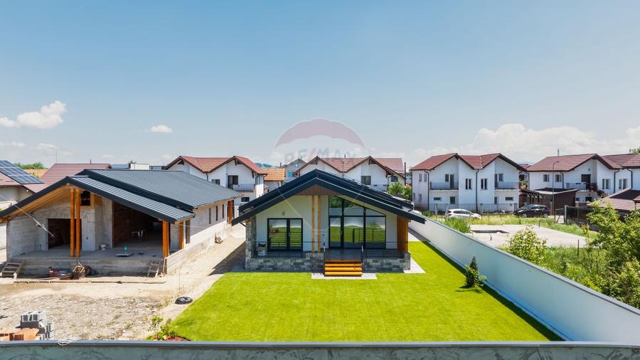 Comision 0 %! Casă cu 4 camere de vânzare în zona Stupini!