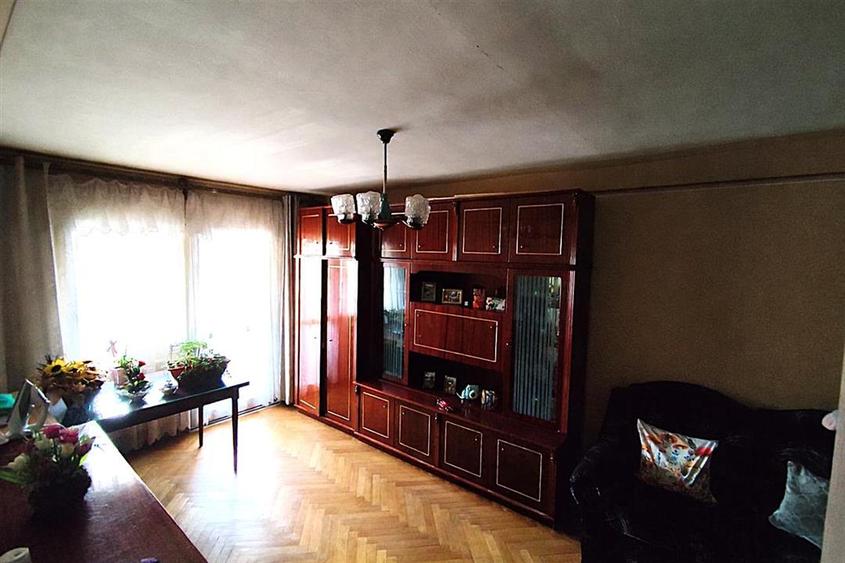 Apartament 3 camere decomandat 2 balcoane zona Calea Poplacii