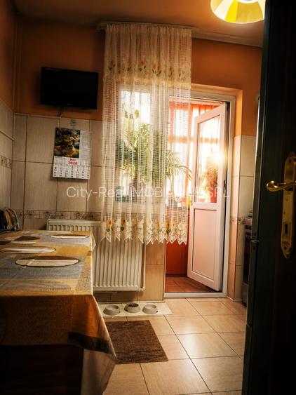 3 camere decomandate , centrala pe gaze, ,zona Dacia , pe SUD, pod  deasupra - 10