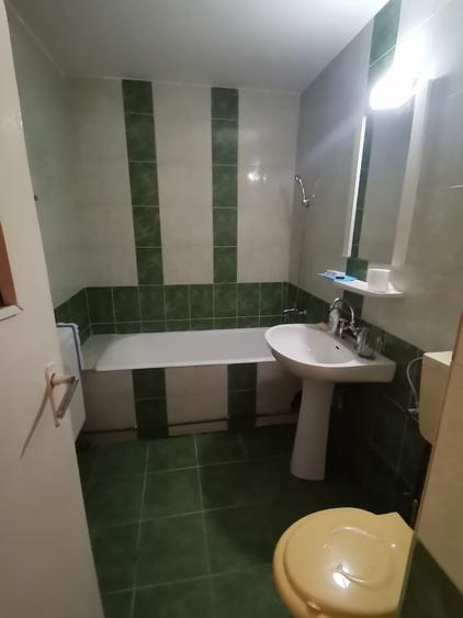 INCHIRIEZ apartament 2 camere decomandat ,zona Strand