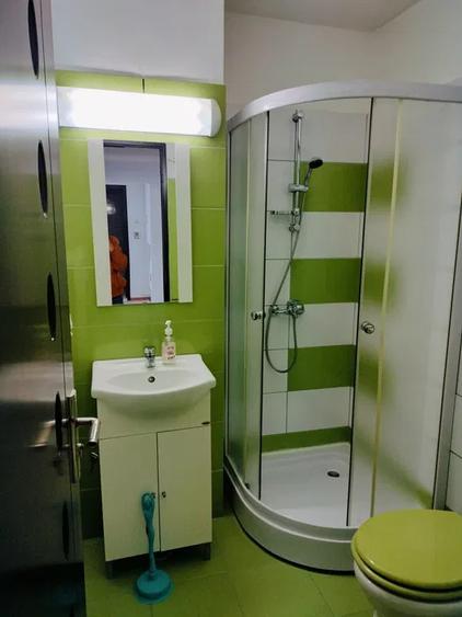 Apartament 4 camere, balcon, zona Strazii Teleorman