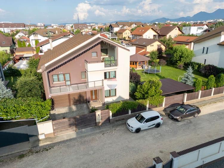 Casă / Vilă premium cu 6 camere de vânzare in Brasov