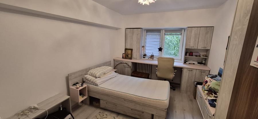 Apartament 2 camere , decomandat, et. 3, strada Andrei Muresanu