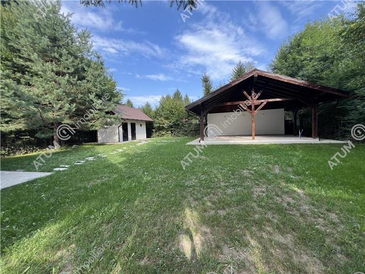 Cabana cu 7 camere 7 bai si teren 1000 mp zona Valea Avrigului