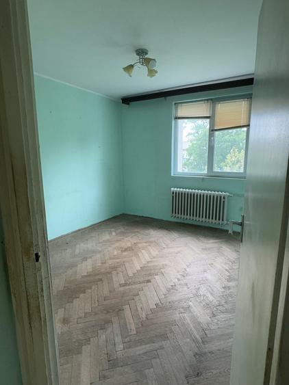 Apartament 2 cam cartier Titan, zona Potcoava , parc IOR