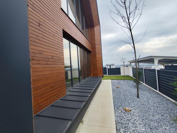Casa cu etaj 4 cam, 4 bai , 500mp teren COD 158124