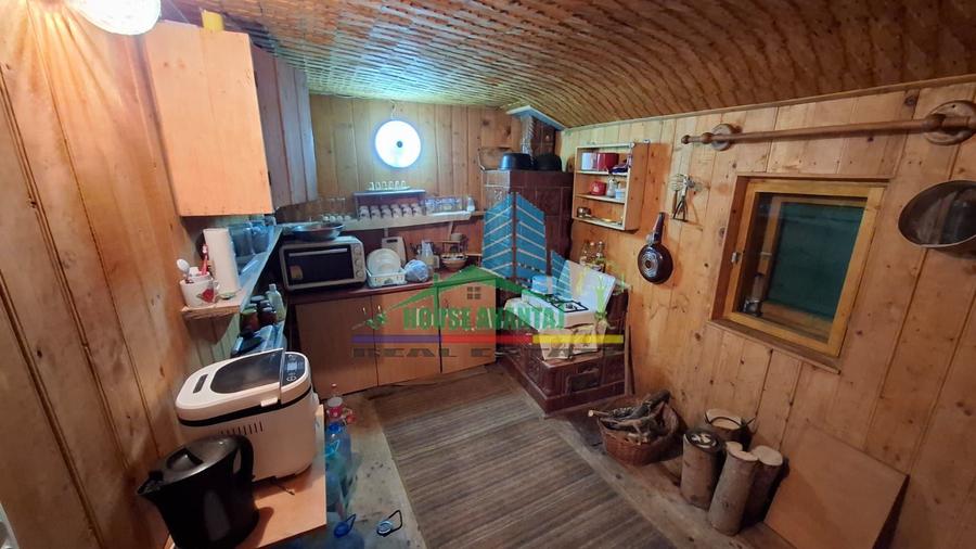 Casă de vacanță, 4 camere, garaj, teren 251 mp– Lepșa, Județul Vrancea