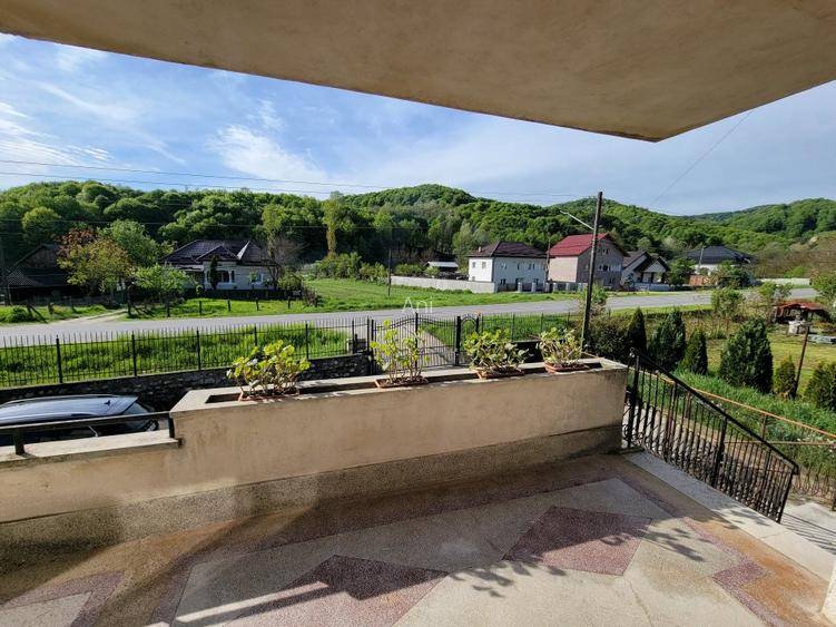 Casa de vanzare - Parter + Etj1 + Etj2 - 9