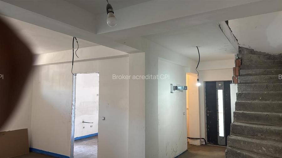 Jumatatea interioara  de duplex de vanzare la pret de apartament! - 11