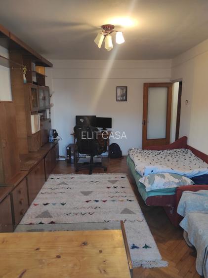 Apartament cu 2 camere decomandat, etajul 3/4, zona Nicolina - 8