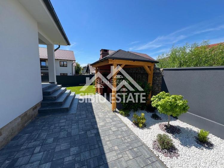 Casă Individuală cu garaj dublu de Vânzare în Șelimbăr, zona Lidl - 4