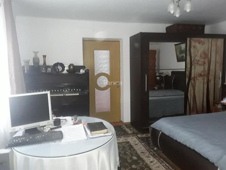 Casa situata  la poalele dealurilor subcarpatice in zona pomicola. - 6