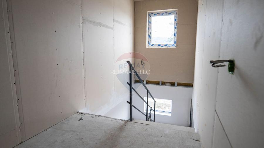 Hala de închiriat 1.800 mp cu teren 5.000 mp - Acces rapid la centura - 14