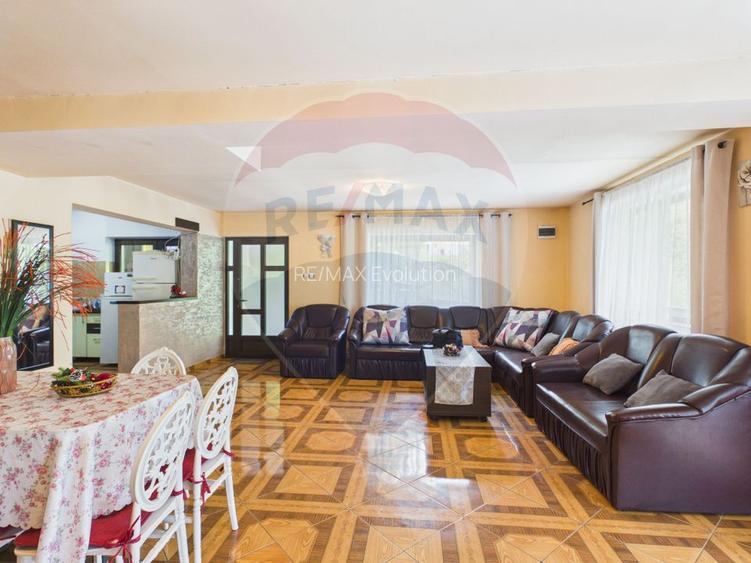 Pensiune/casa montană 9 camere în Dâmbovicioara, comision 0% - 25