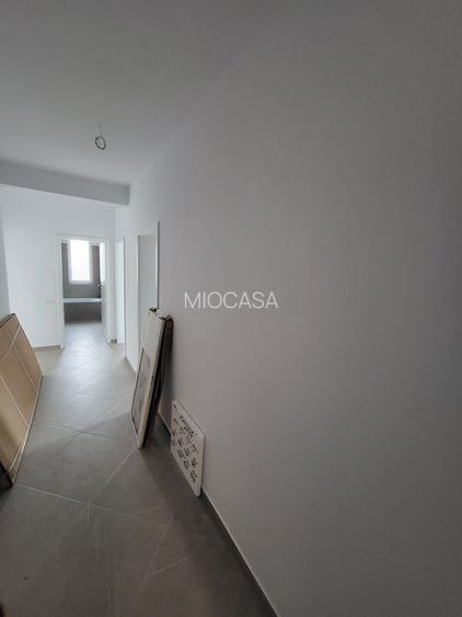 Bloc Nou-Braytim. Langa Hotel Arizona. Decomandat. Bucatarie inchisa - 3