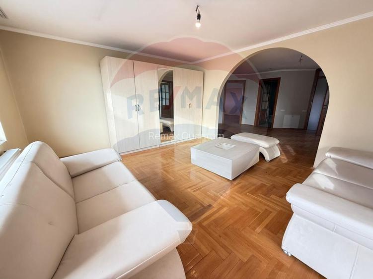 De vânzare Casă spațioasă cu teren 1.000 mp Beverly Hills, Sanmartin - 9