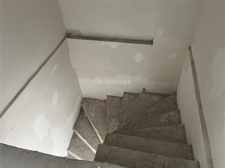 Apartament cu panorama pe 2 niveluri cu  scara interioara 115 mp si terasa  de 2 - 8