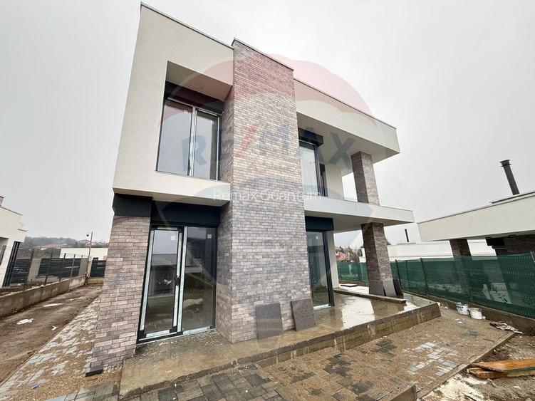 De vânzare casă 5 camere  în zona Dealuri Oradea - 2