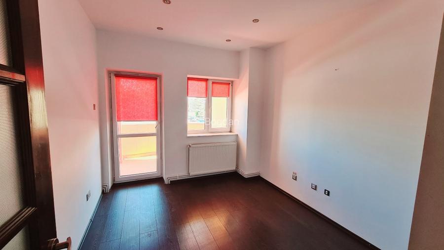 PROPRIETAR - apartament pretabil birouri, 140 mp,etajul 1 in vila Bd. Mamaia - 11