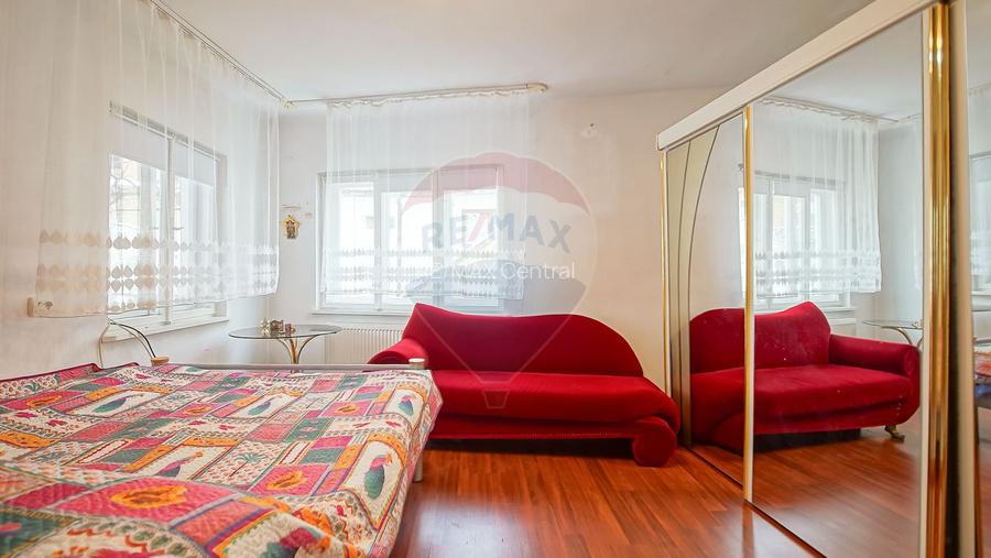 Proprietate cu 2 apartamente și garaj, Schei - 4