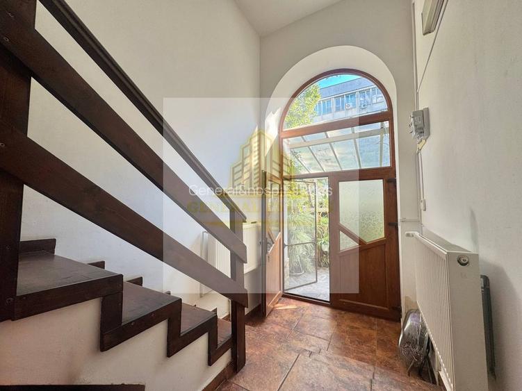 Spre Vânzare Proprietate remarcabilă cu 6 camere în inima Iașului ! - 22