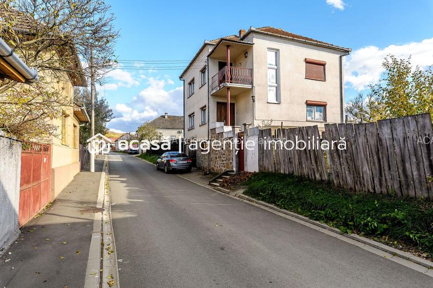 Casă din cărămidă cu 8 camere – zonă liniștită, LIPOVA - 2