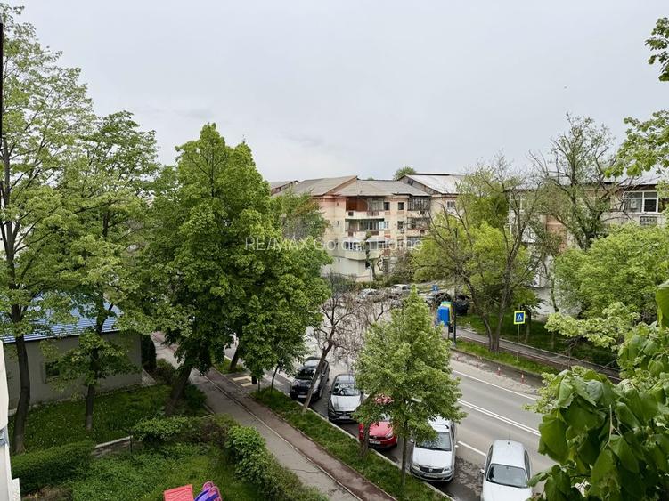 Apartament cu 4 camere de vânzare pe Strada Longinescu - 18
