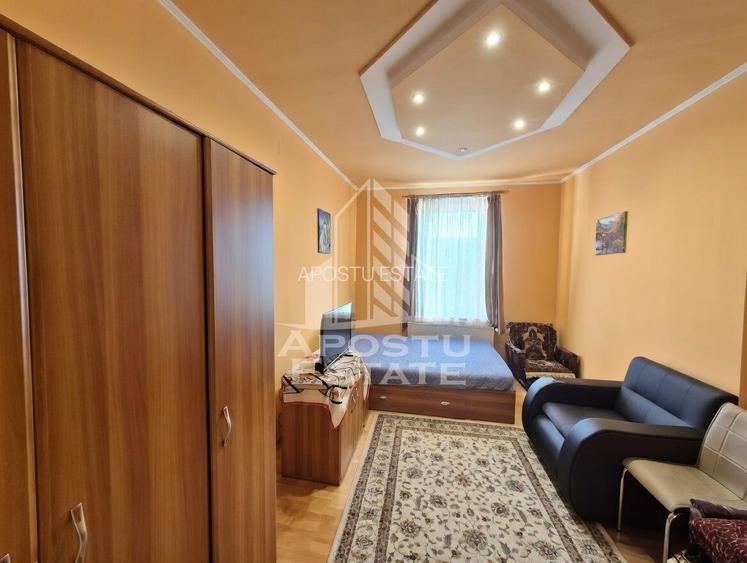 Casă spațioasă cu 2 locuințe și teren generos de 5.755 mp în Șandra - 7