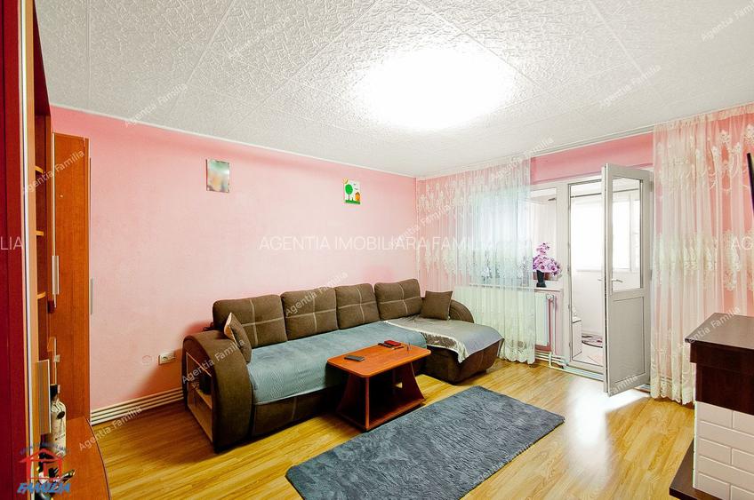 Apartament spatios, renovat, 4 camere, decomandat, etaj 4, Micro 39 - 3
