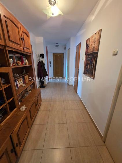 Piata Gorjului, 5 minute metrou, stradal pe Iuliu Maniu, vedere mixta, bloc 1979 - 12