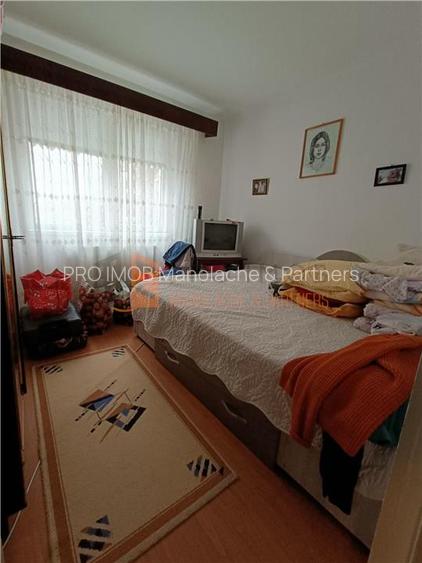 Apartament 3 camere semidecomandat zona Micro 3 - 3