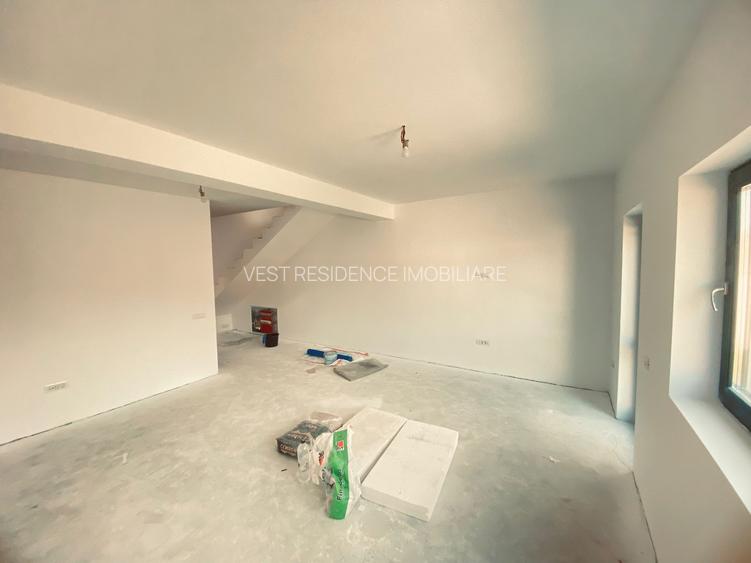 Duplex cu 4 camere si mansarda. Curte 250 mp. Comision 0 - 11