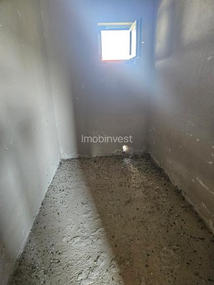 Casa duplex de vanzare,parter cu etaj,3 camere,2bai,garaj,constructie in rosu. - 4