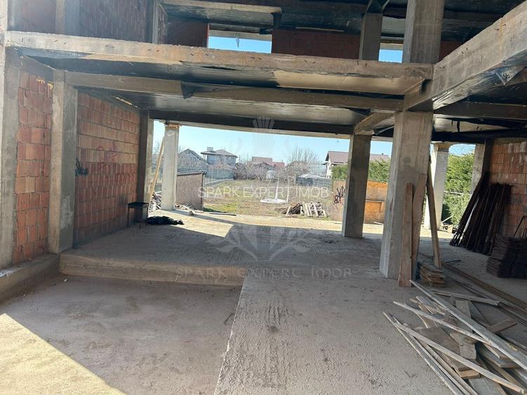 Casa la rosu. Strejnicu. 6 camere - 15