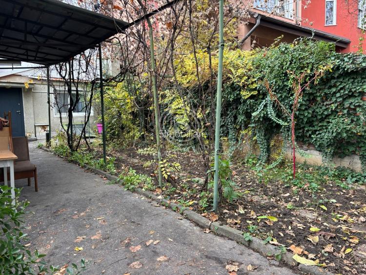 PIATA DOMENII/ CASA- 3 CAMERE VESELE/ GRADINA/COMISION 0% - 21