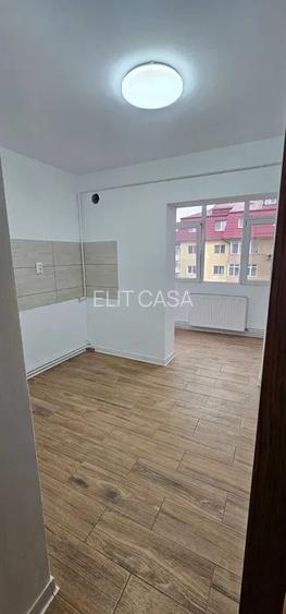 Apartament 3 camere, decomandat, zona Nicolina - 5