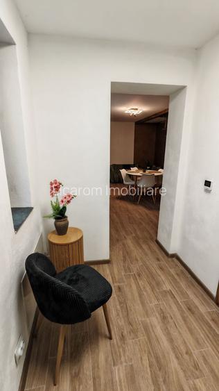 COMISION 0. Corp de casa,Carpatilor intrare in Racadau,P+E,4 camere. - 2