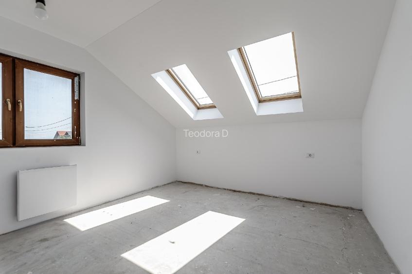 Vand Casă spațioasă în Curtici, 4 dormitoare, 3 bai, 2 terase si garaj  - 2