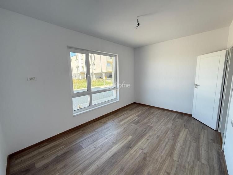 Comision 0! 3 camere.  Etaj 1. Asfalt. - 3