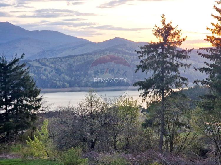 Teren cu vedere la Muntele Ceahlau - 8