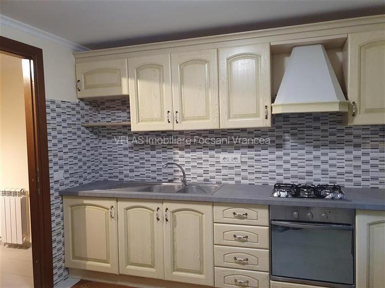 Inchiriez apartament 2 camere, parter , mobilat si utilat - 4